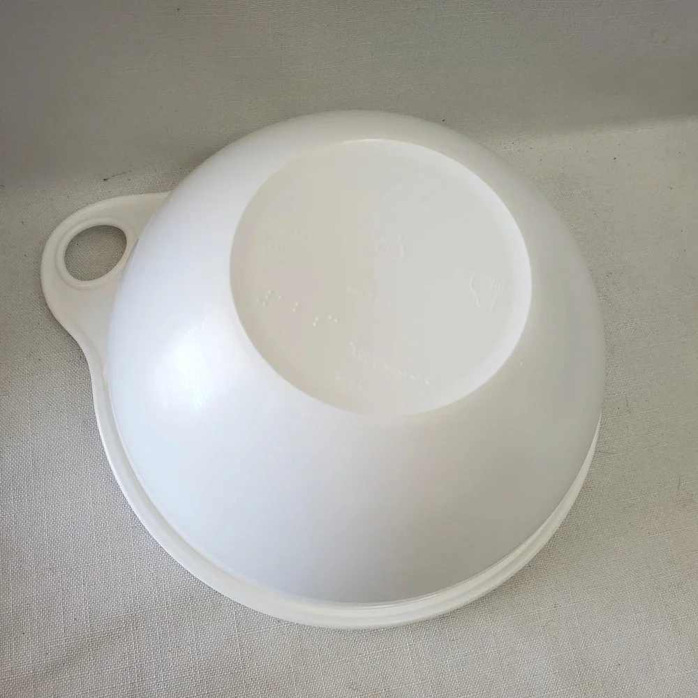 Vtg Tupperware ● 12 Cup Mixing Bowl W/Lid ● Made in USA ● Handle ● NEW OLD STOCK